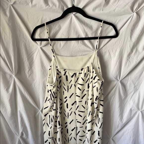 Patterned Dress - Picture 5 of 8